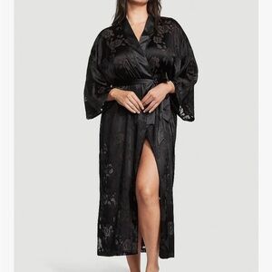 Victoria’s Secret Archives Burnout Robe